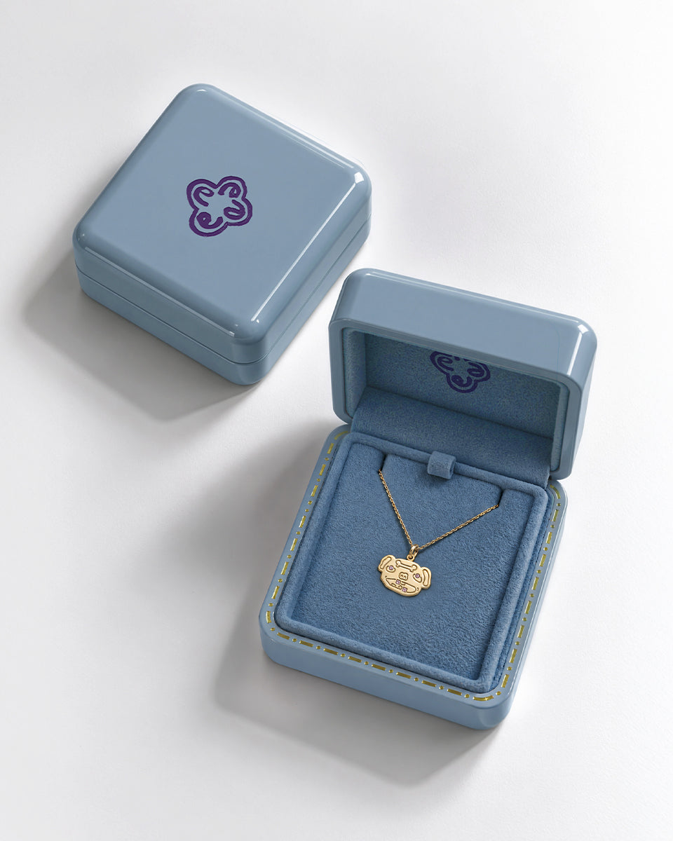 Intuitive medallion necklace, gold plated vermeil finish, in box